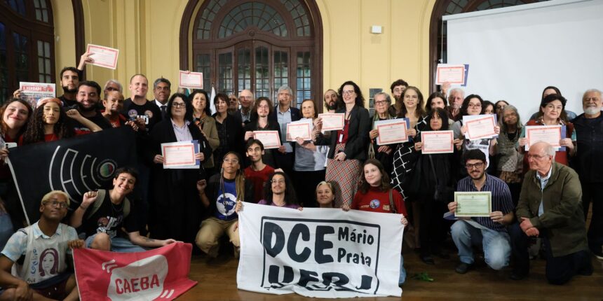 Rio de Janeiro (RJ), 09/09/2026 - Cerimônia de diplomação póstuma de estudantes e professores da Universidade Federal do Rio de Janeiro - UFRJ mortos e desaparecidos durante a Ditadura Militar no Salão Nobre do Fórum de Ciência e Cultura da UFRJ. Foto: Rovena Rosa/Agência Brasil