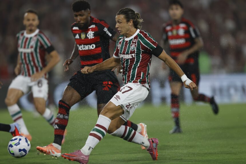 Dirigentes reunidos na sede da Federação Paulista de Futebol