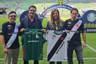 Leila Pereira, presidente do Palmeiras, com empresário Marcos Lamacchia, possível futuro dono da SAF do Vasco, antes da partida entre Palmeiras e Vasco, no Nubank Parque, pelo Campeonato Brasileiro 2026