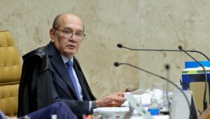 Ministro decano Gilmar Mendes durante sessão do Supremo Tribunal Federal (STF) para decidir sobre caso Alexandre de Moraes no último dia 15