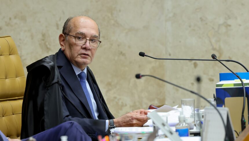Ministro decano Gilmar Mendes durante sessão do Supremo Tribunal Federal (STF) para decidir sobre caso Alexandre de Moraes no último dia 15