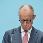 O chanceler da Alemanha, Friedrich Merz, fala com a imprensa após derrotas da CDU em eleições regionais