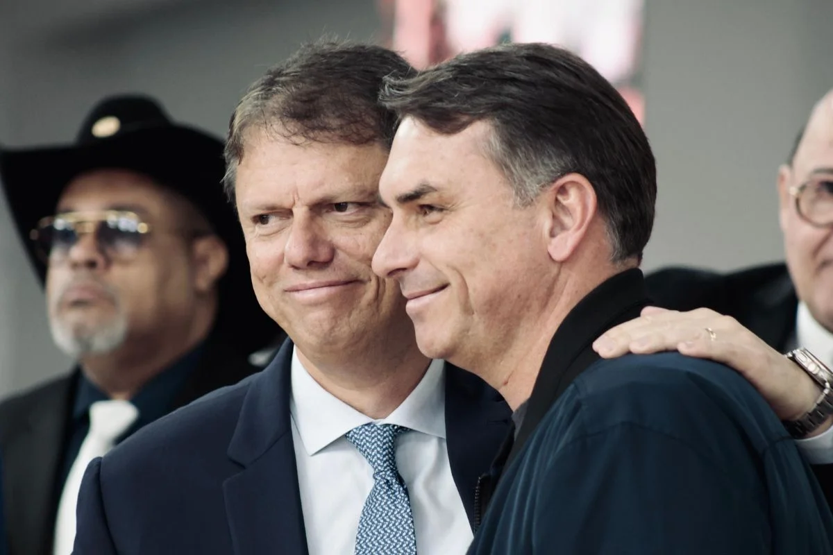 Tarcísio e Flávio durante agenda conjunta em São Paulo