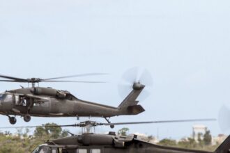 Helicóptero militar UH-60L Black Hawk