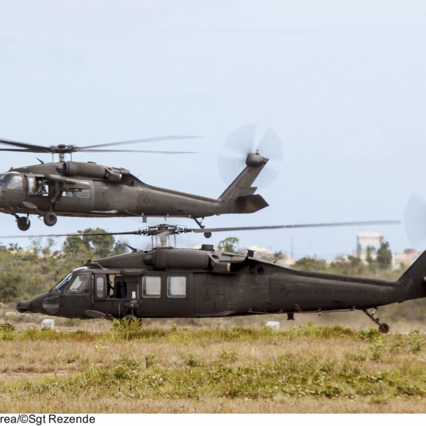 Helicóptero militar UH-60L Black Hawk