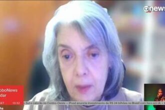 A ministra do Supremo Tribunal Federal Cármen Lúcia durante pronunciamento