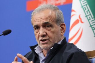 Masoud Pezeshkian durante agenda ligada à cúpula do Brics em Nova Délhi