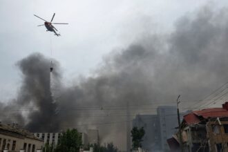 Ataque russo em Kiev 17/6/2025 REUTERS/Valentyn Ogirenko