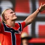Erling Haaland comemora gol pela seleção da Noruega