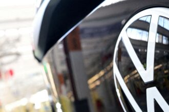 Logotipo da Volkswagen em Hanôver, Alemanha