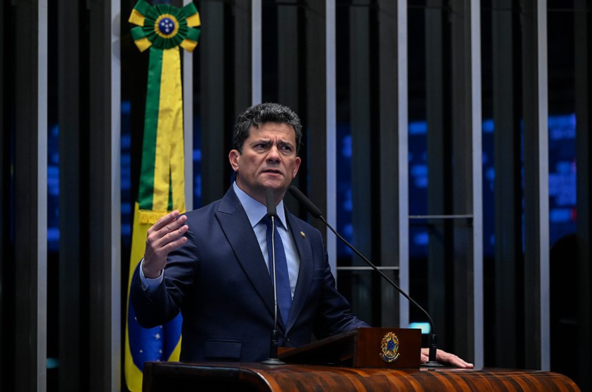 Sergio Moro discursando na tribuna do Senado Federal