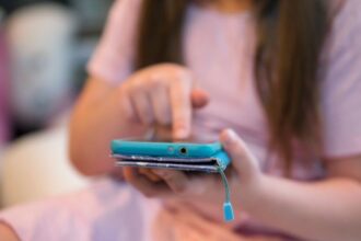 proibir-celular-escola-estudo-eua