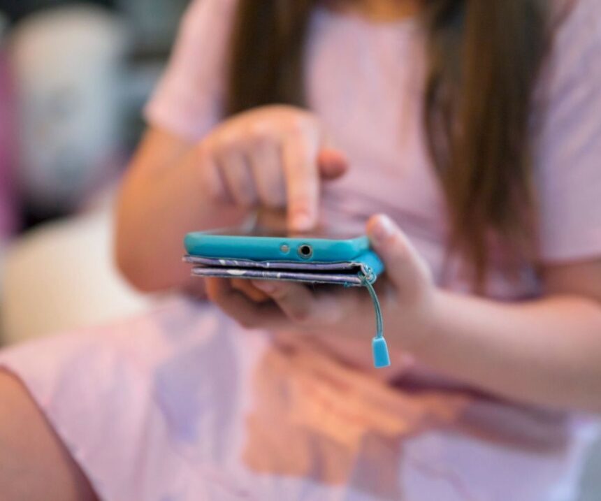 proibir-celular-escola-estudo-eua