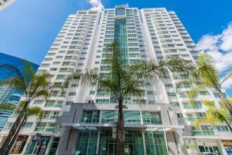 Edifício residencial anunciado na plataforma Airbnb em Brasília