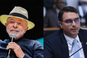 Presidente Luiz Inácio Lula da Silva (PT), à esquerda; o senador Flávio Bolsonaro (PL), à direita