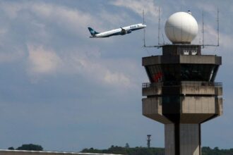 Torre de controle do aeroporto de Guarulhos