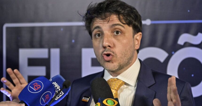 Renan Santos e a apuração eleitoral sobre redes sociais