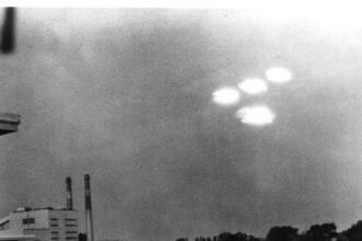 Livro Iminente aborda relatos sobre UAPs e atividade nuclear