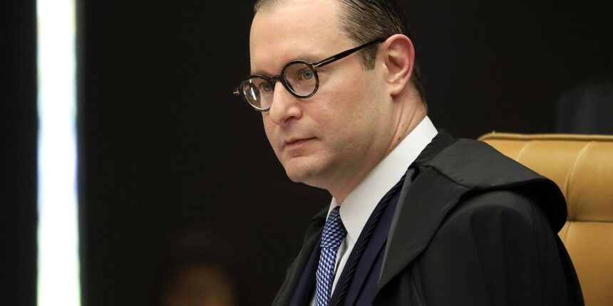 Brasília (DF), 14.09.2023-Ministro Cristiano Zanin em sessão extraordinária que prossegue com o julgamento de Aécio Lúcio Costa Pereira, acusado de participação nos atos antidemocráticos de 8 de janeiro. Foto: Rosinei Coutinho/SCO/STF
