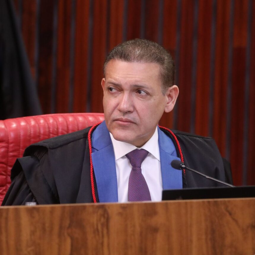Mensagens citam supostos pagamentos a filho de ministro do STF