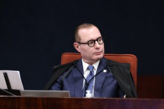 Cristiano Zanin durante sessão do STF