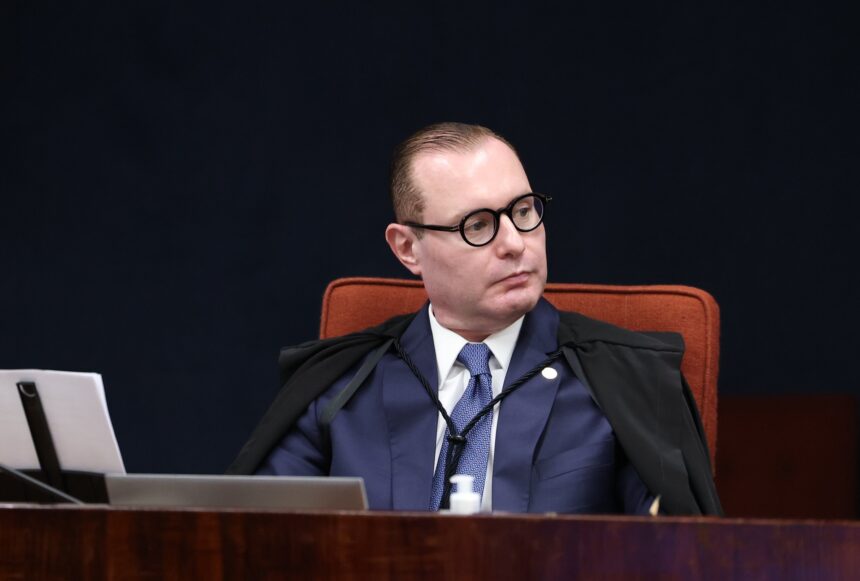 Cristiano Zanin durante sessão do STF