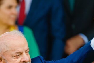 Lula busca se afastar de Moraes antes de sessão no STF