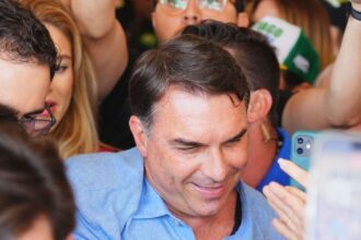 O senador Flávio Bolsonaro (PL-RJ) em ato de campanha na cidade de Juazeiro do Norte (CE)