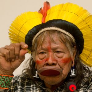 Cacique Raoni durante conferência sobre a campanha "Amazônia Urgente" em Genebra