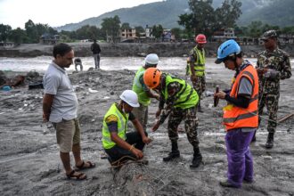 Nepal eleva para 1.451 número de mortos em desastre no Himalaia