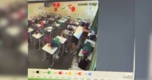 Fachada de escola pública e viatura policial em Belo Horizonte