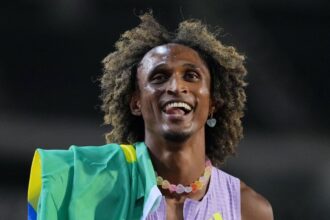 Alison dos Santos celebra feito histórico na Diamond League