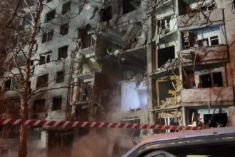Ataque russo deixa 35 feridos em Kharkiv, na Ucrânia, diz prefeito.