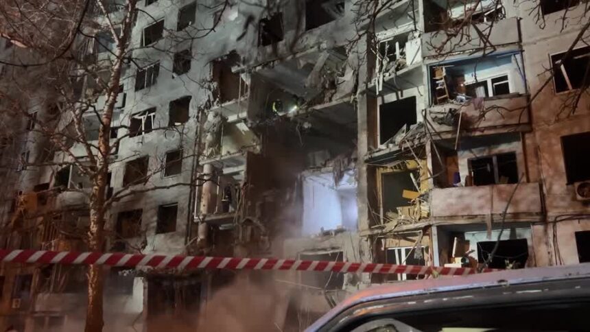 Ataque russo deixa 35 feridos em Kharkiv, na Ucrânia, diz prefeito.