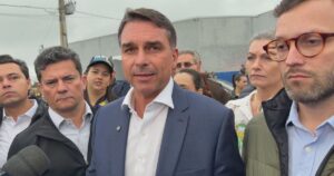 Senador Flávio Bolsonaro em ato de campanha
