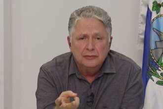 Anthony Garotinho durante entrevista sobre segurança pública
