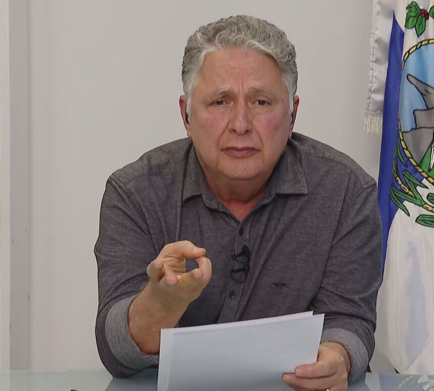Anthony Garotinho durante entrevista sobre segurança pública