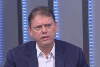 Tarcísio de Freitas durante agenda de campanha