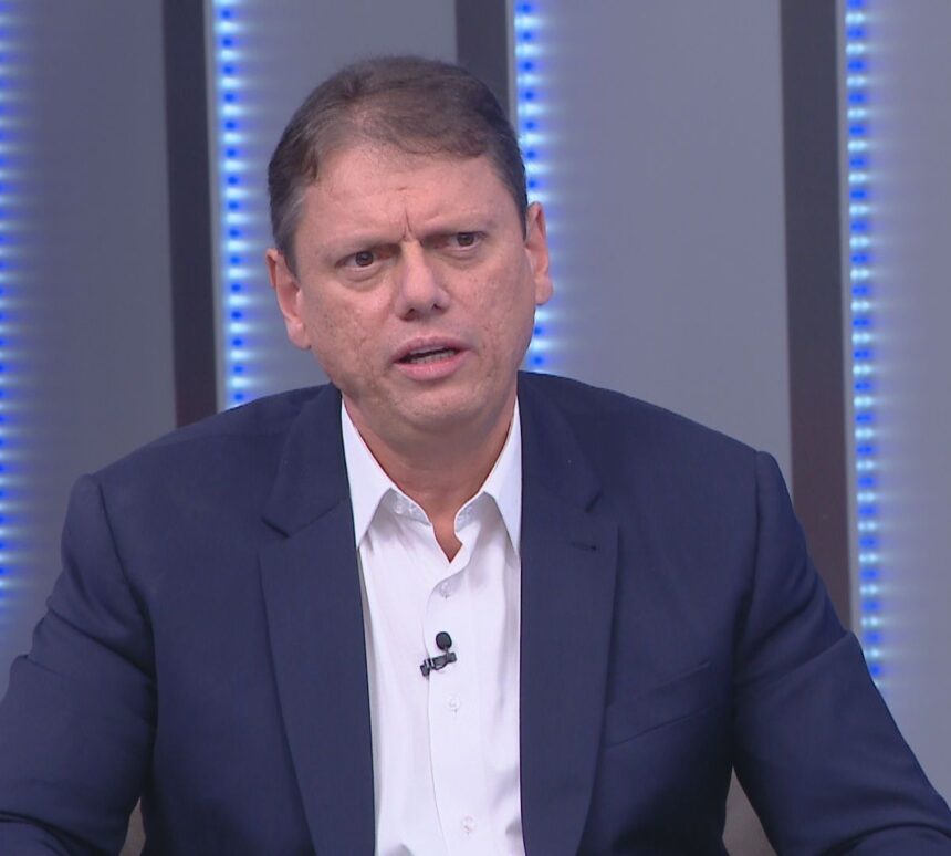 Tarcísio de Freitas durante agenda de campanha