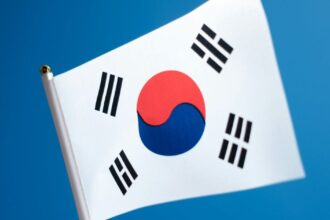 Bandeira da Coreia do Sul. Ela é branca, vermelha e preta