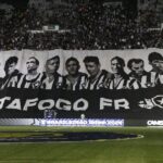 Bandeirão de ídolos do Botafogo apareceu com Marlon Freitas substituído por Jefferson