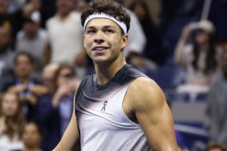 Shelton elimina Alcaraz em batalha de 4h28 e vai à semifinal do US Open
