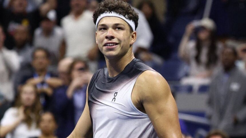 Shelton elimina Alcaraz em batalha de 4h28 e vai à semifinal do US Open