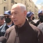 Benjamin Netanyahu visita local de ataque de míssil em Arad