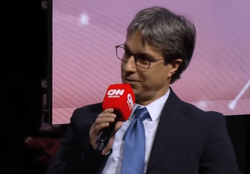 Painel de debate sobre energia com especialistas em São Paulo