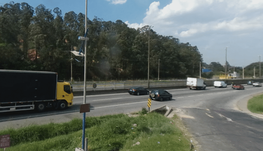 Trecho da rodovia Régis Bittencourt na BR-116