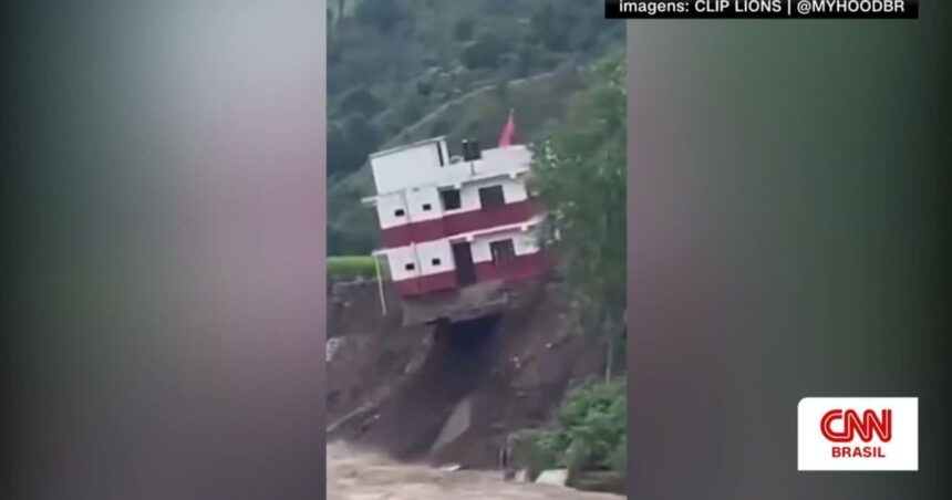 Correnteza destrói base e prédio de dois andares desaba no Nepal