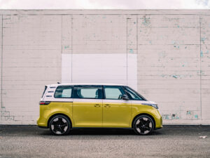Volkswagen ID. Buzz elétrico visto de perfil