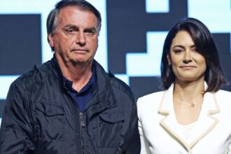 Jair Bolsonaro e Michelle Bolsonaro durante evento conservador em Santa Catarina