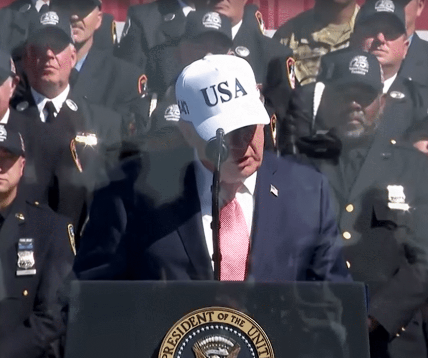 Donald Trump durante homenagem a heróis do 11 de Setembro